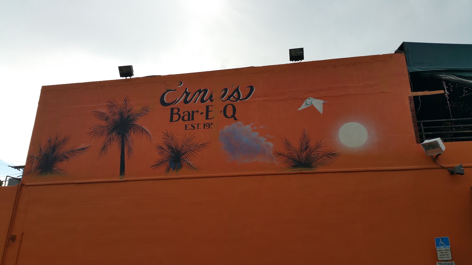Ernie's Bar-B-Q & Lounge