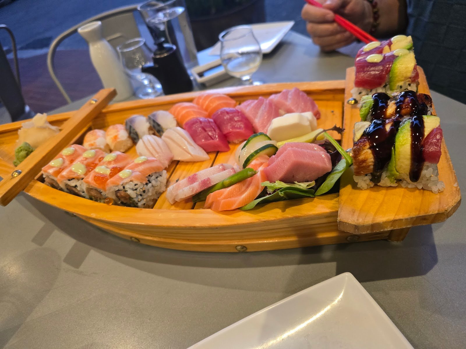 Izzy | Pub • Sushi Bar