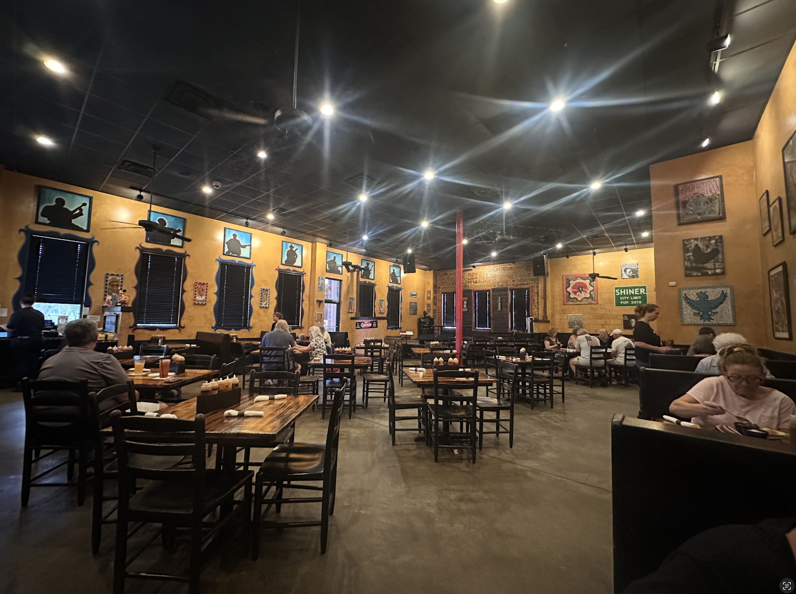 Mojo Kitchen, BBQ Pit & Blues Bar