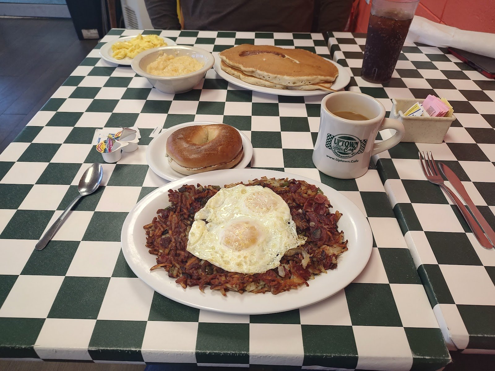 @uptowncafetlh